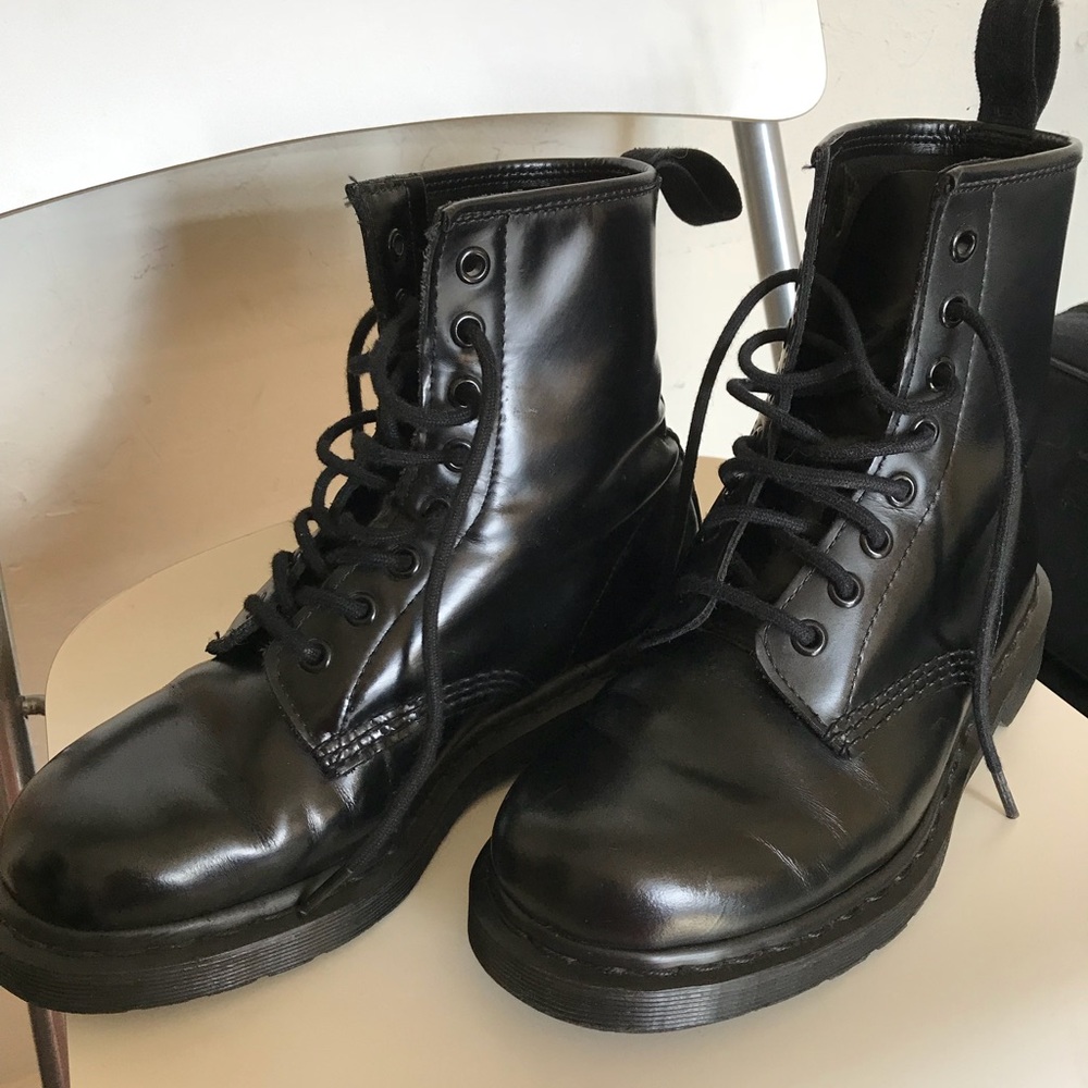 Mono 1460 All Black Dr. Martens Boots